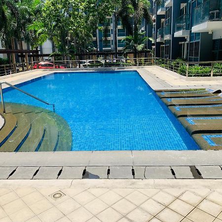 One Palm Tree Villas Condominium - Studio Room With Balcony - Across Terminal 3 Manilla Buitenkant foto