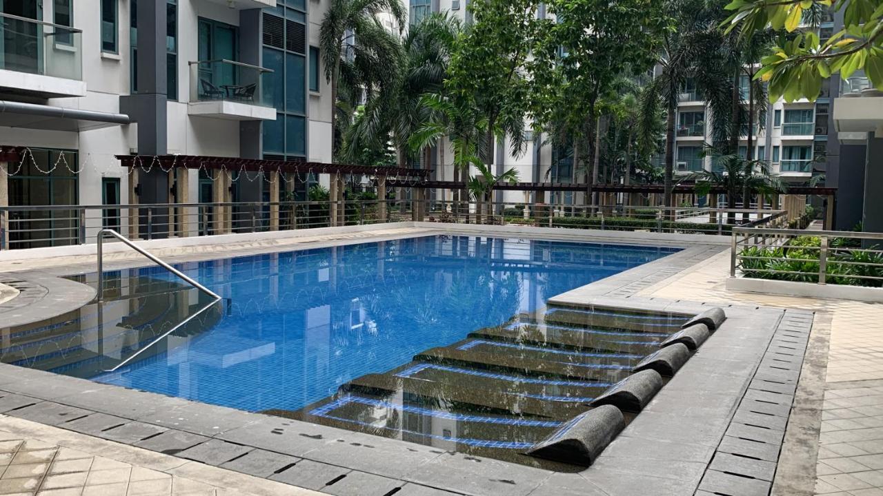 One Palm Tree Villas Condominium - Studio Room With Balcony - Across Terminal 3 Manilla Buitenkant foto