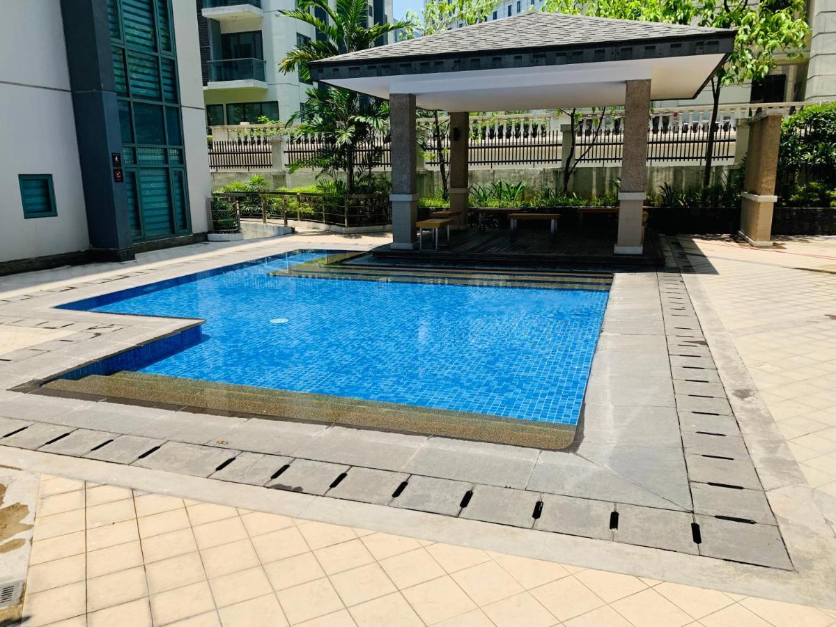 One Palm Tree Villas Condominium - Studio Room With Balcony - Across Terminal 3 Manilla Buitenkant foto