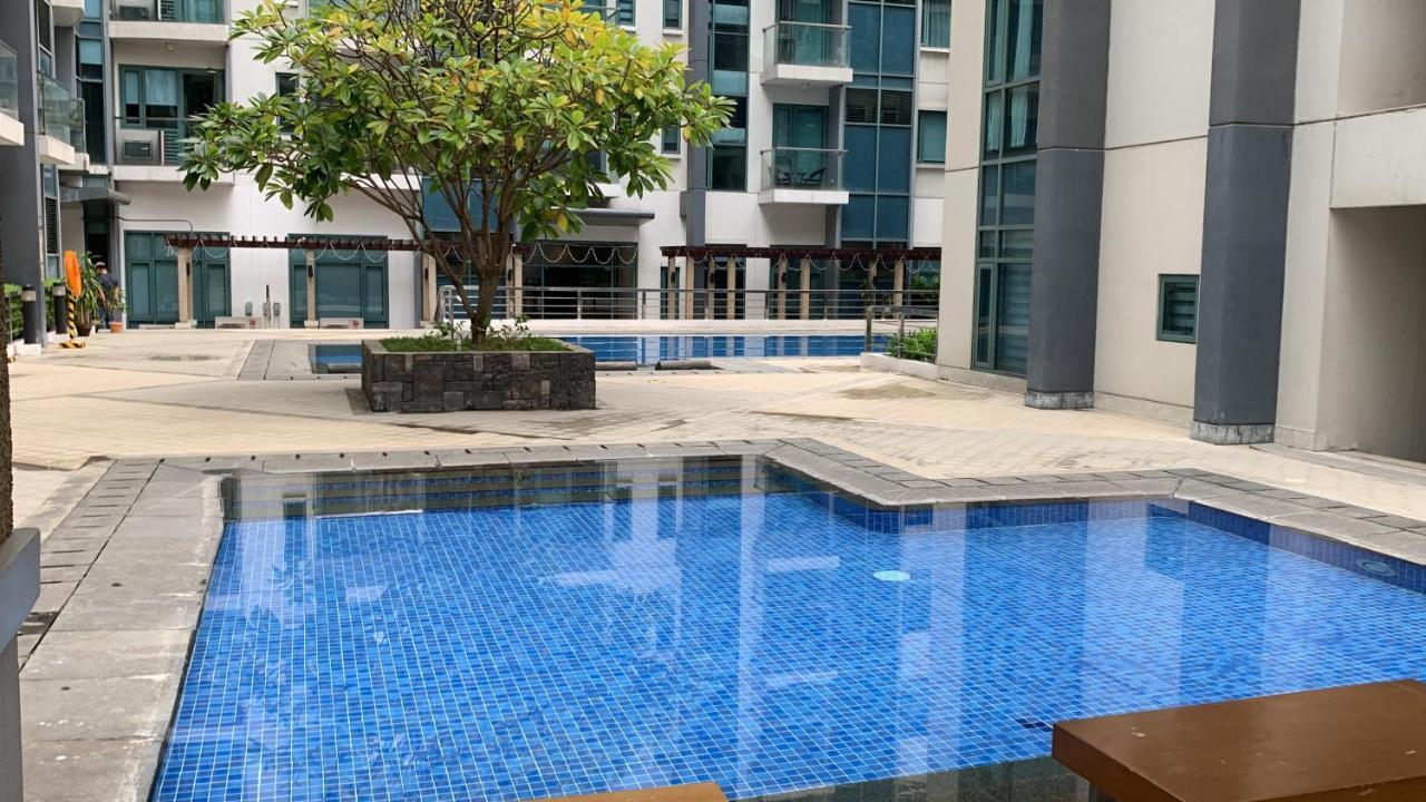 One Palm Tree Villas Condominium - Studio Room With Balcony - Across Terminal 3 Manilla Buitenkant foto